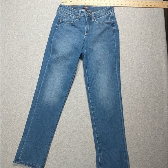 NYDJ Women's Denim Girlfriend Jeans Size 2. Condition is Pre-owned. - Picture 1 of 10